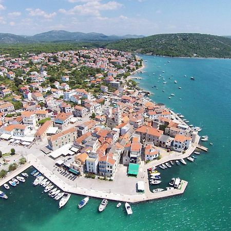 Apartments With A Parking Space Pirovac, Sibenik - 13263 Εξωτερικό φωτογραφία