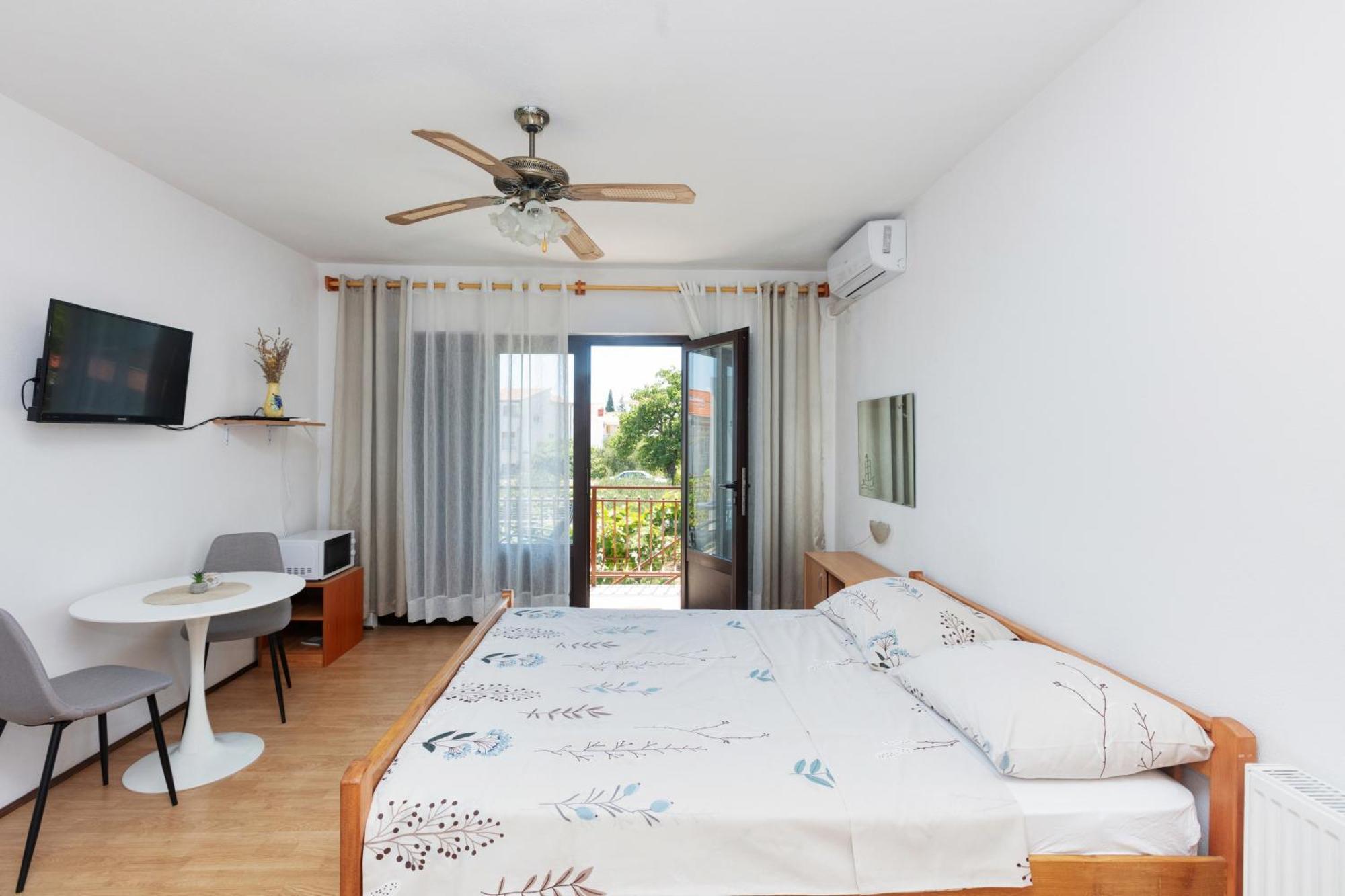 Apartments With A Parking Space Pirovac, Sibenik - 13263 Εξωτερικό φωτογραφία
